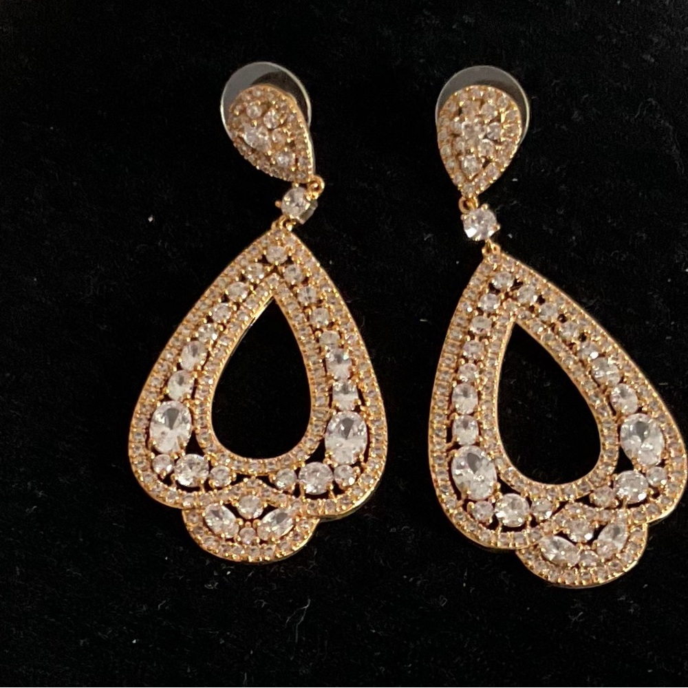 Elegant Gold and crystal Earrings